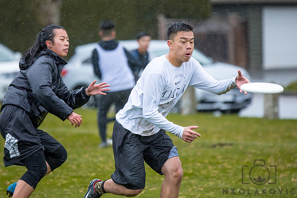 049A1304