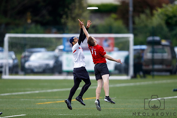 049A8940