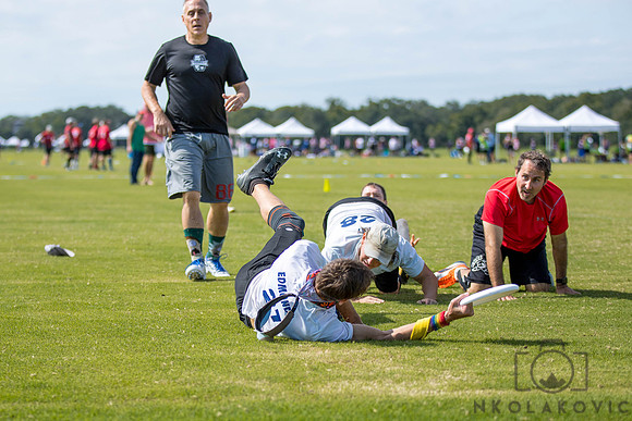 049A8753
